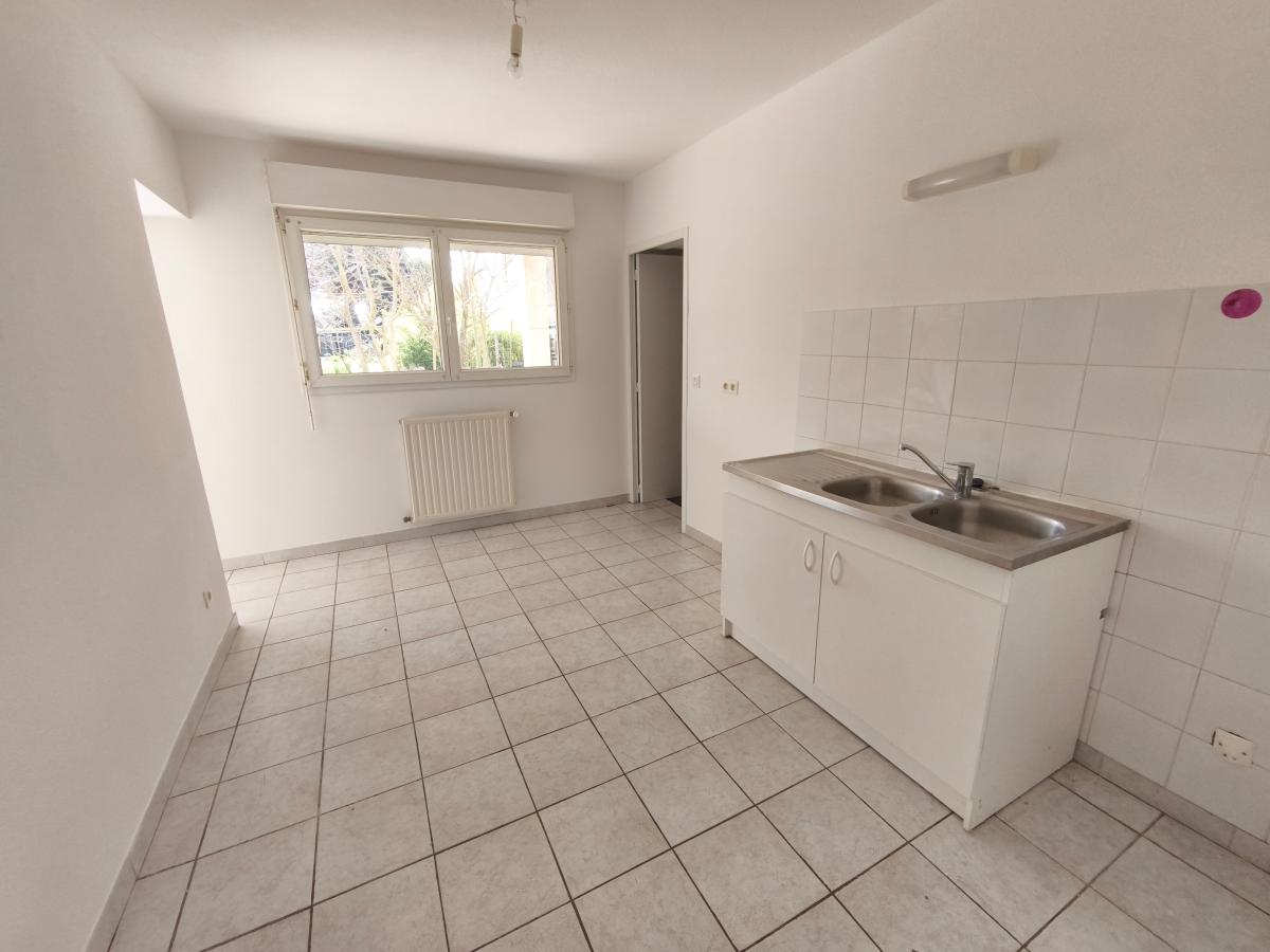 
																																							6 pièces - 
																																						RDC 225 000 € - Photo #3