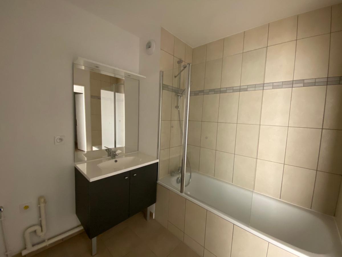 
																																							3 pièces - 
																																						2ème étage - 62m² - 1 076,27 € - Photo #5