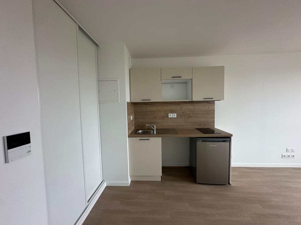 
																																							2 pièces - 
																																						7ème étage - 38m² - 594,31 € - Photo #2