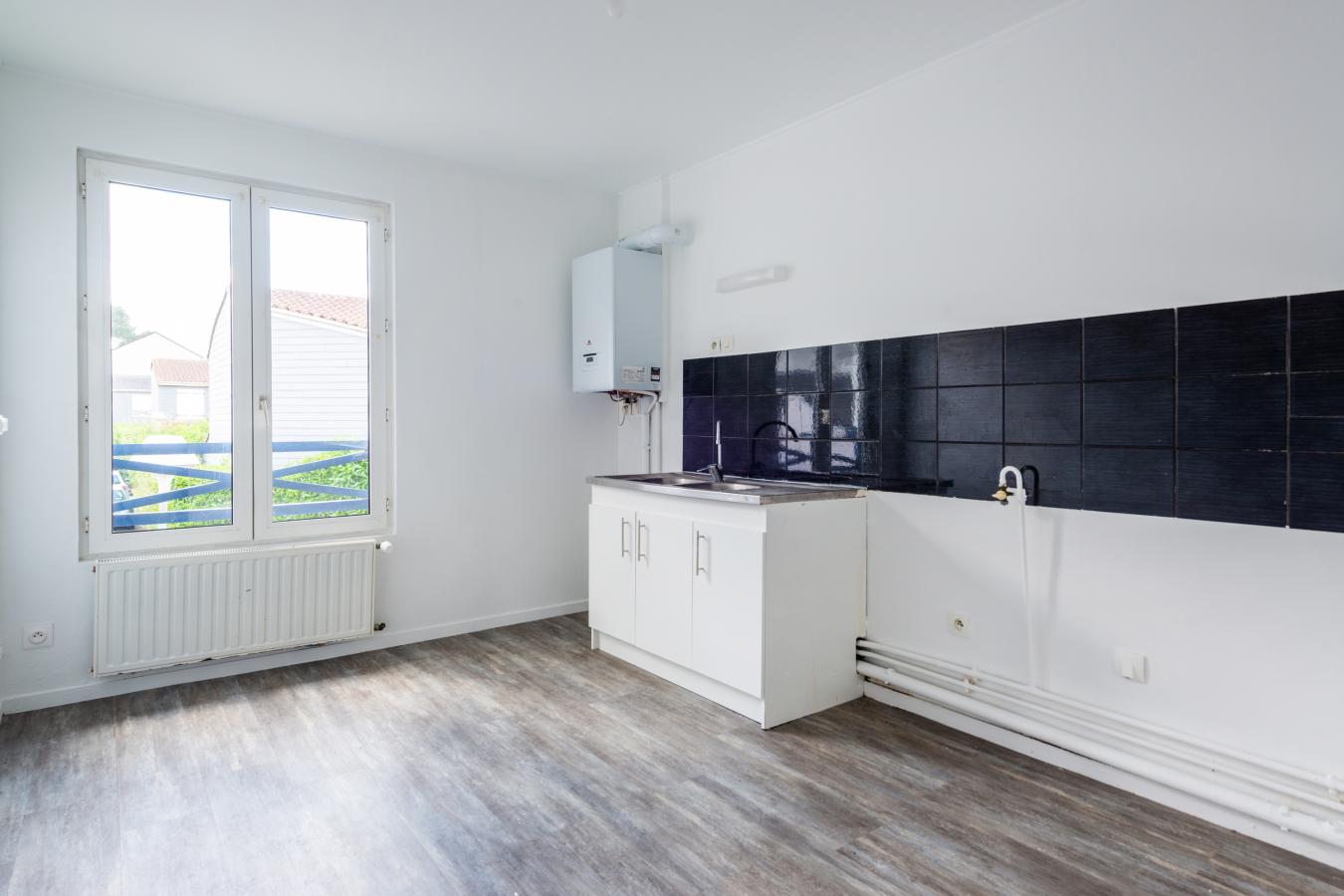 
																																							5 pièces - 
																																						1er étage - 101m² - 243 000 € - Photo #2