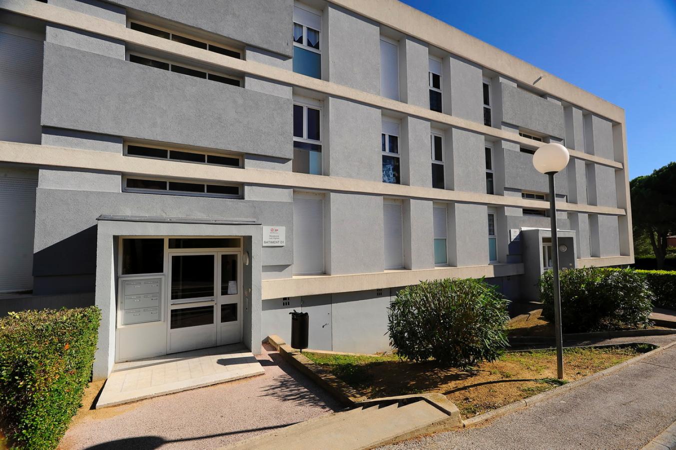 
																																							3 pièces - 
																																						RDC - 61m² - 946,50 € - Photo #4