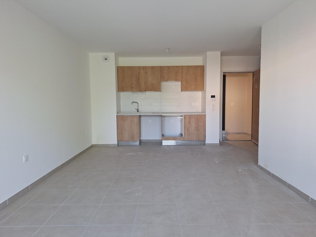 3 pièces - 1er étage - 68m² - 858,63 € - Photo #2