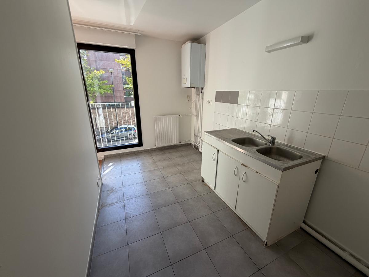 
																																							3 pièces - 
																																						1er étage - 68m² - 802,20 € - Photo #1
