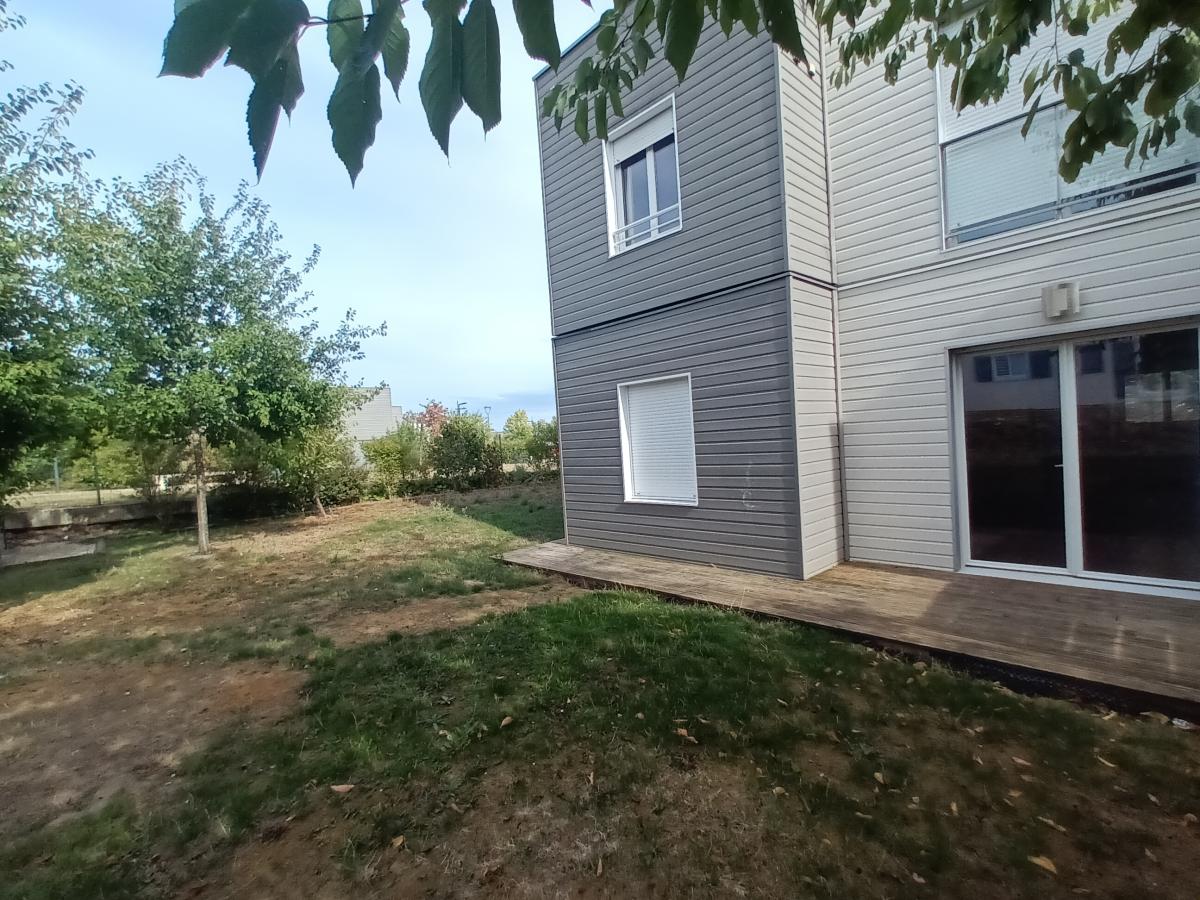 
																																							3 pièces - 
																																						RDC - 65m² - 833,12 € - Photo #2