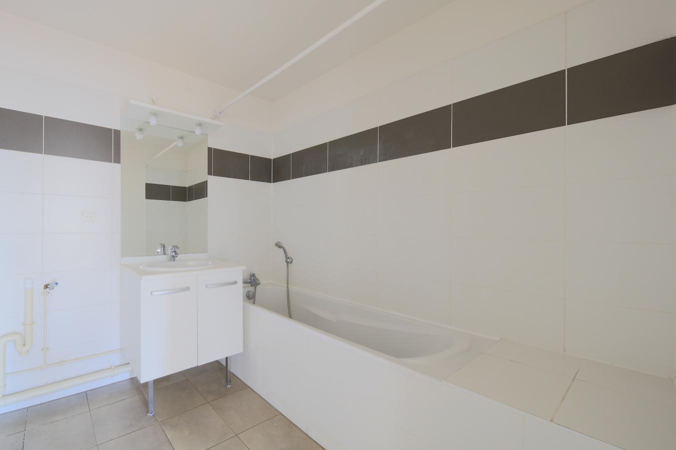 
																																							3 pièces - 
																																						2ème étage - 70m² - 898,94 € - Photo #3