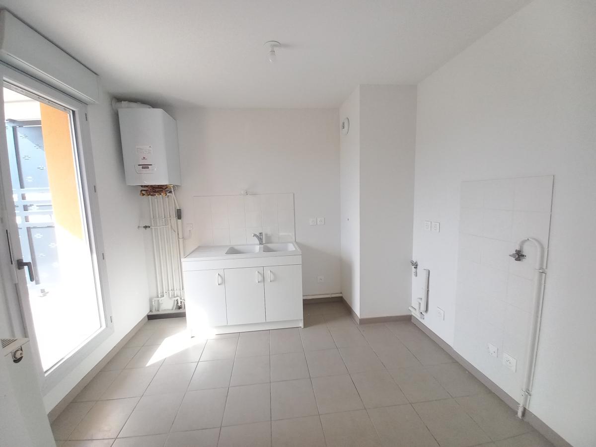 
																																							4 pièces - 
																																						4ème étage - 86m² - 1 008,19 € - Photo #2