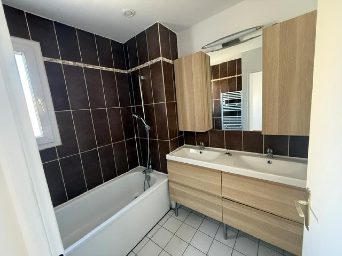 
																																							4 pièces - 
																																						RDC - 80m² - 1 451,22 € - Photo #5