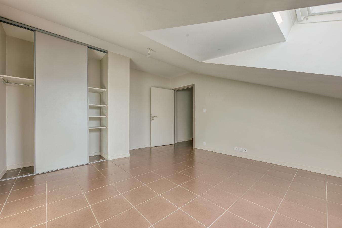 
																																							4 pièces - 
																																						RDC - 86m² - 932,01 € - Photo #6