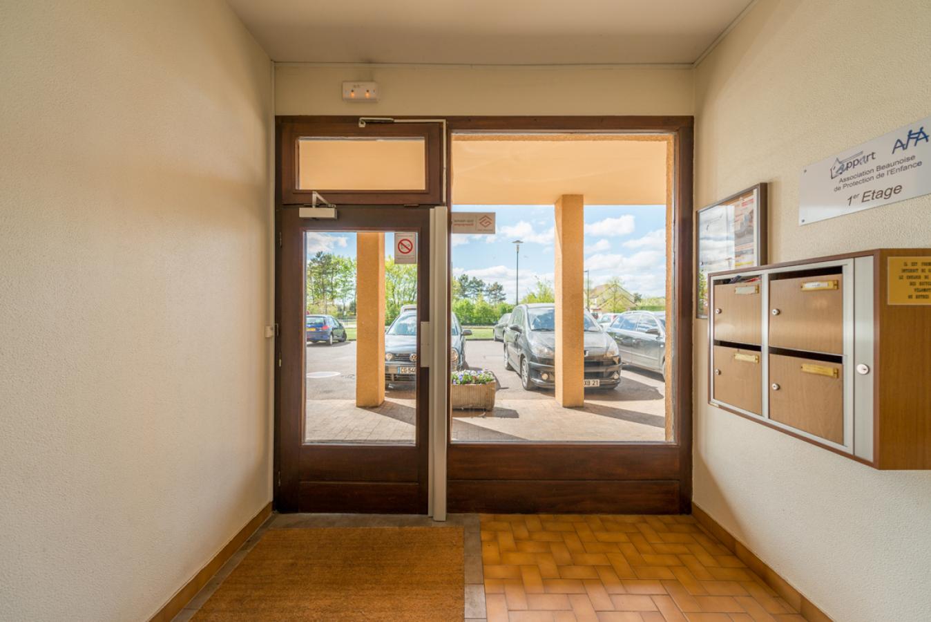 4 pièces - 2ème étage - 90m² - 705,19 € - Photo #2