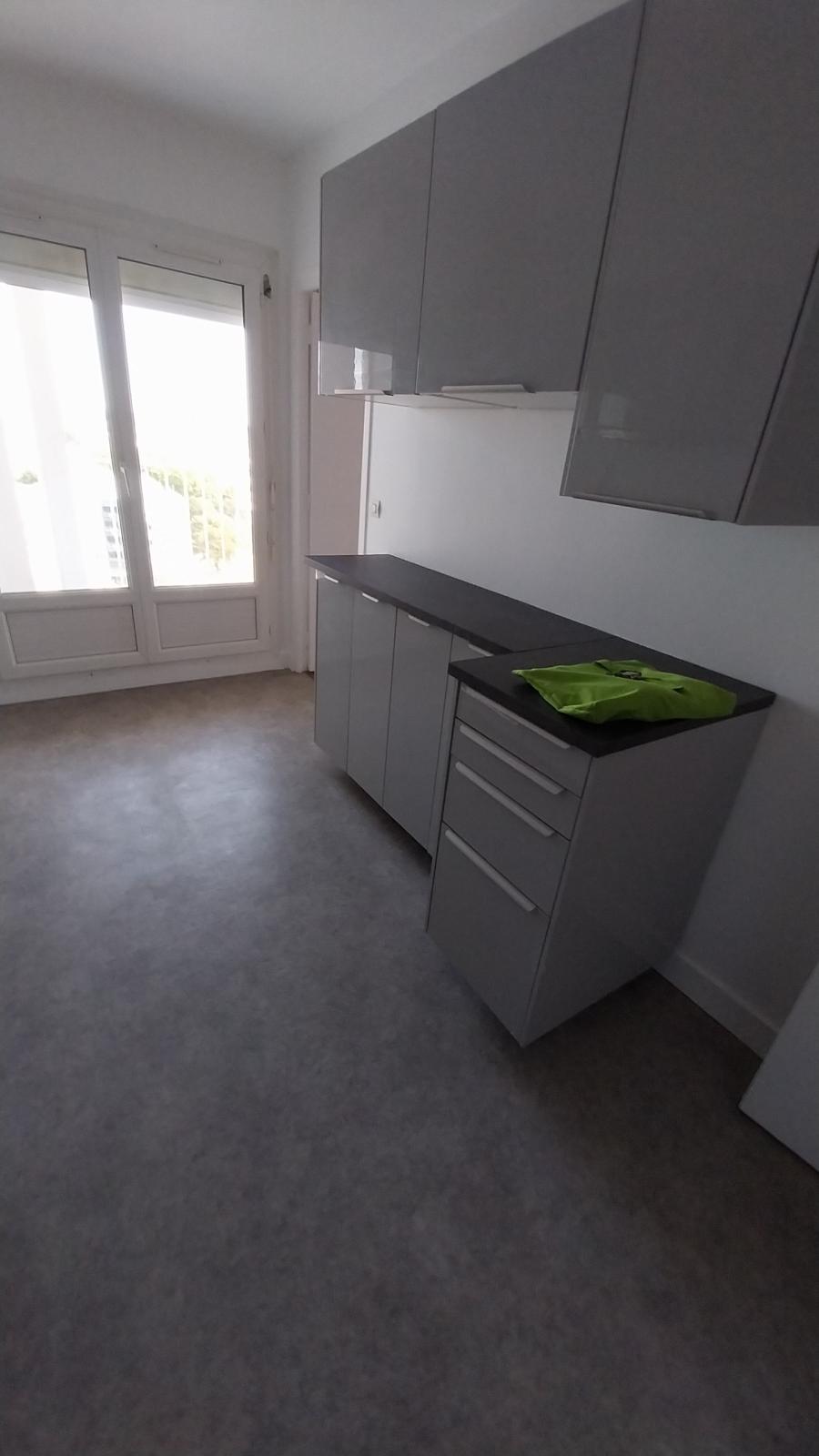 4 pièces - 10ème étage - 73m² - 741,37 € - Photo #2