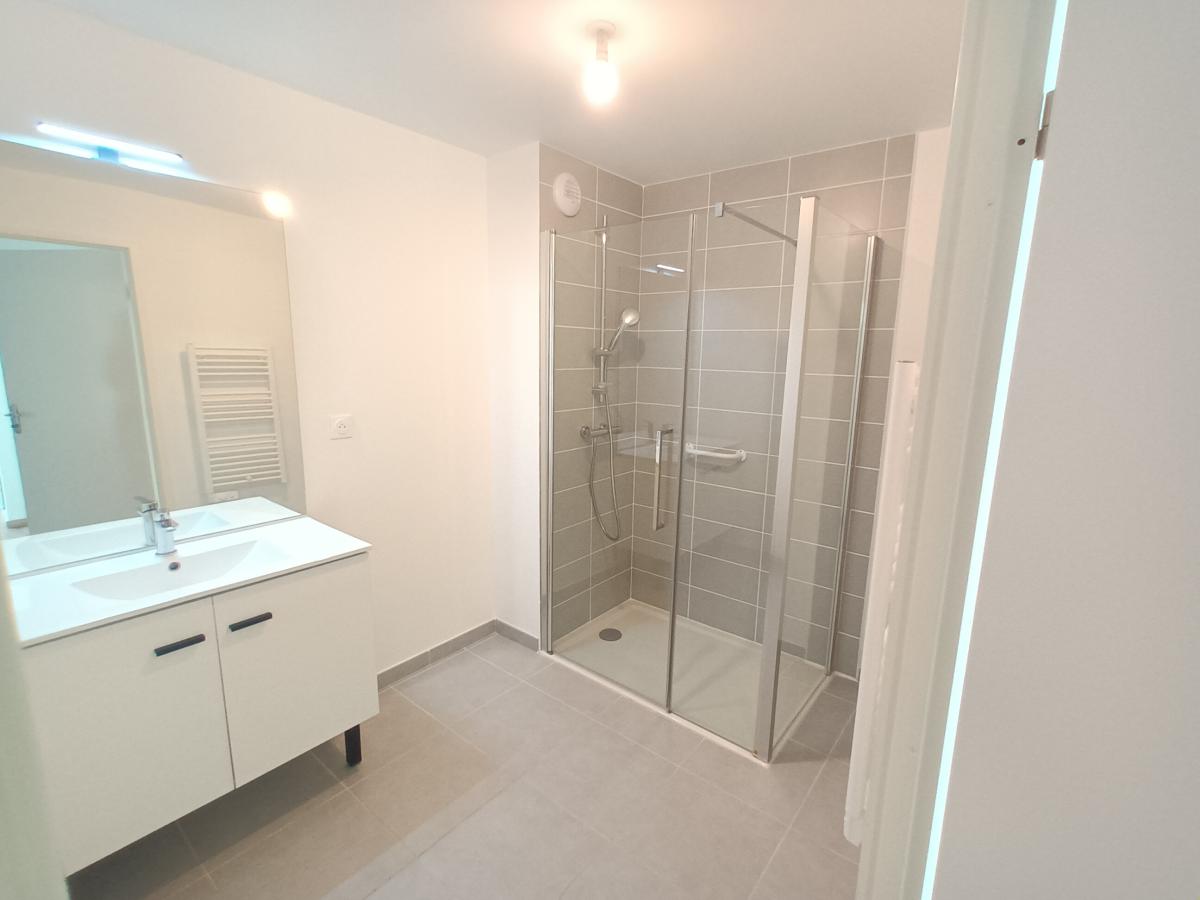 
																			3 pièces - 
																		RDC - 63m² - 743,34 € - Photo #2