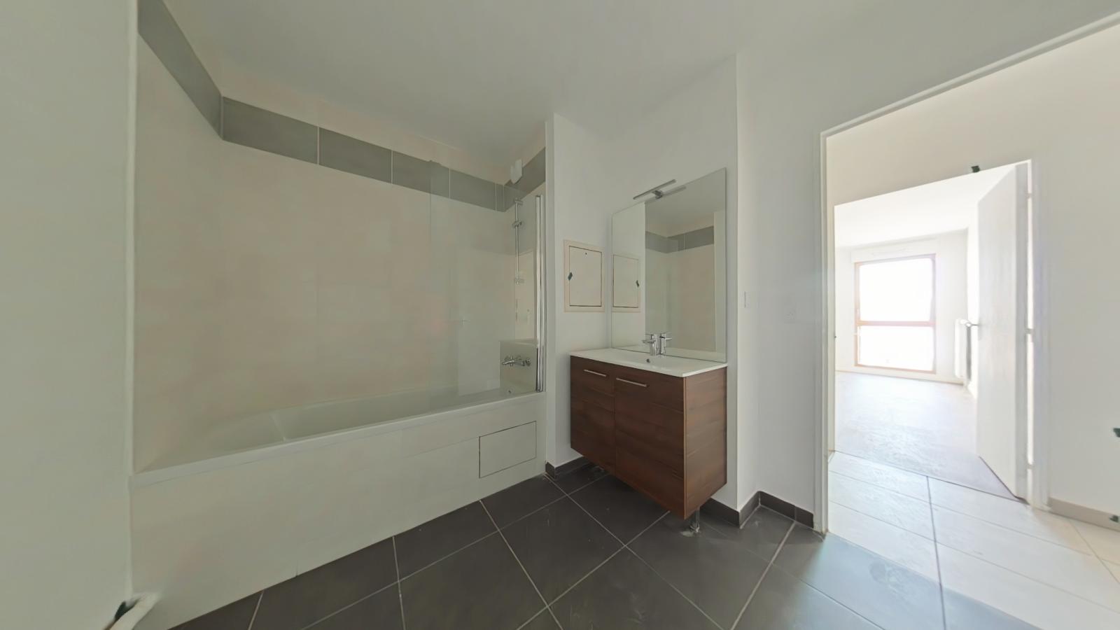 
																																							5 pièces - 
																																						2ème étage - 96m² - 1 451,75 € - Photo #5