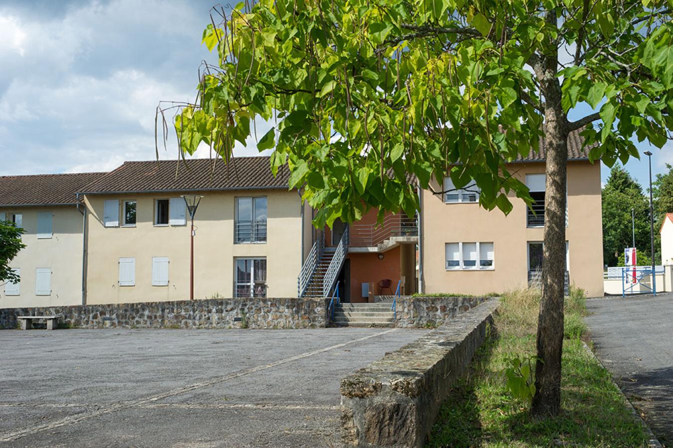 
																																							3 pièces - 
																																						1er étage - 74m² - 587,17 € - Photo #1