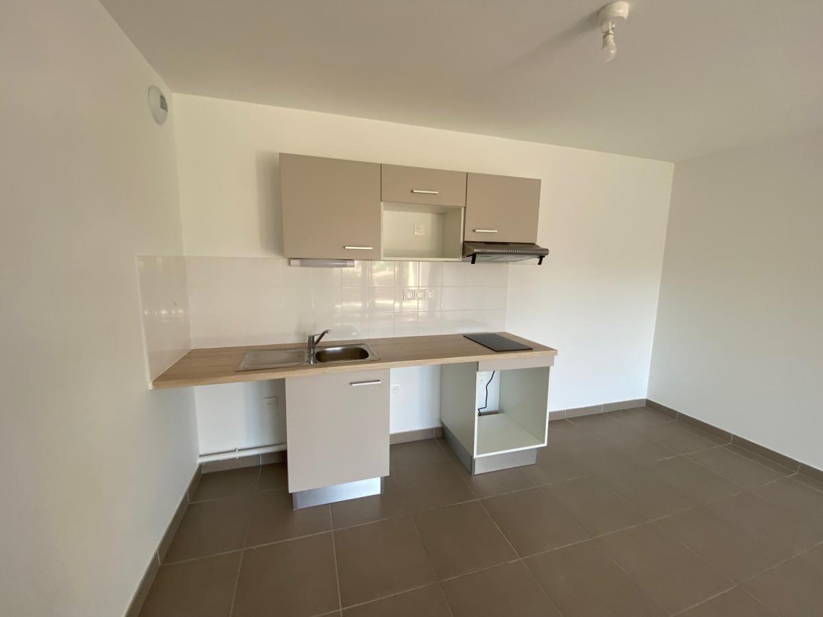 3 pièces - 1er étage - 62m² - 761,71 € - Photo #2