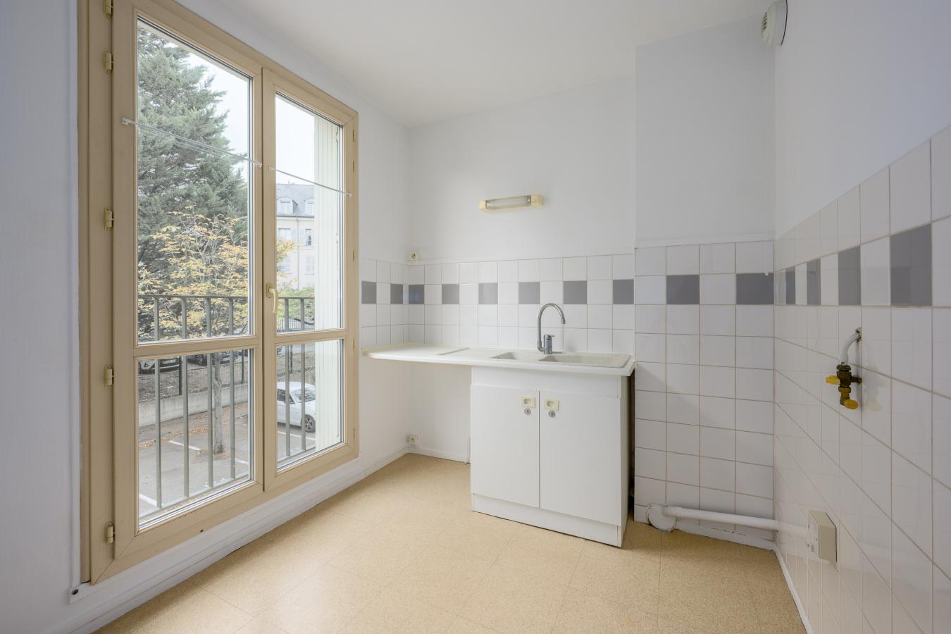 4 pièces - 1er étage - 74m² - 1 878,11 € - Photo #6