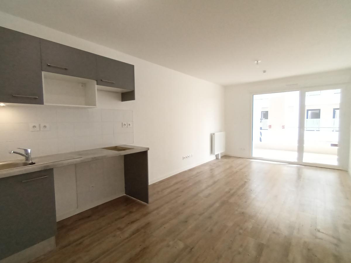 
																																							3 pièces - 
																																						2ème étage - 71m² - 806,53 € - Photo #2