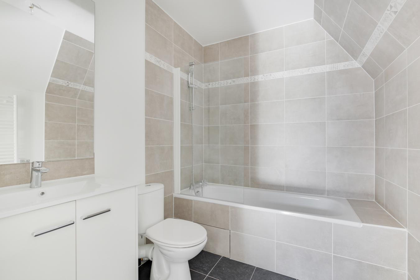 
																																							4 pièces - 
																																						3ème étage - 81m² - 1 371,13 € - Photo #4