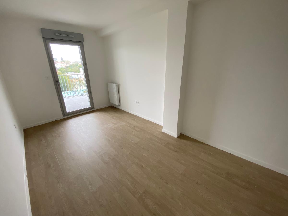 
																																							4 pièces – 
																																						1er étage – 80m² - 864,14 € - Photo #4