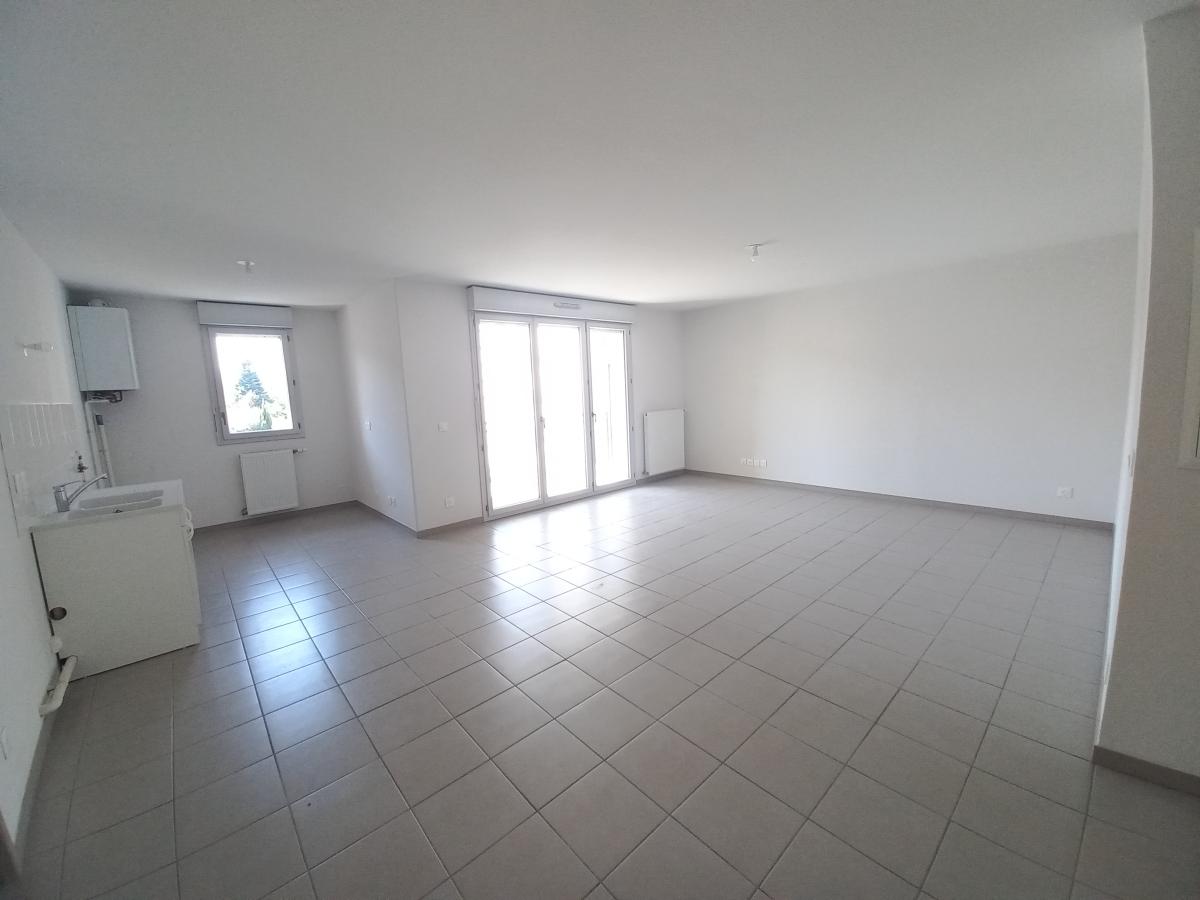 
																																							3 pièces - 
																																						1er étage - 72m² - 811,11 € - Photo #1
