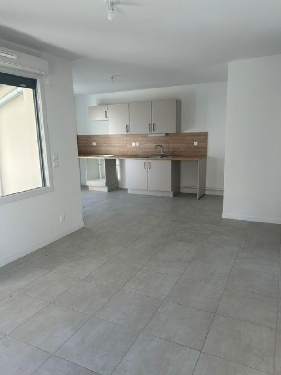 4 pièces - 1er étage - 83m² - 1 108,81 € - Photo #3