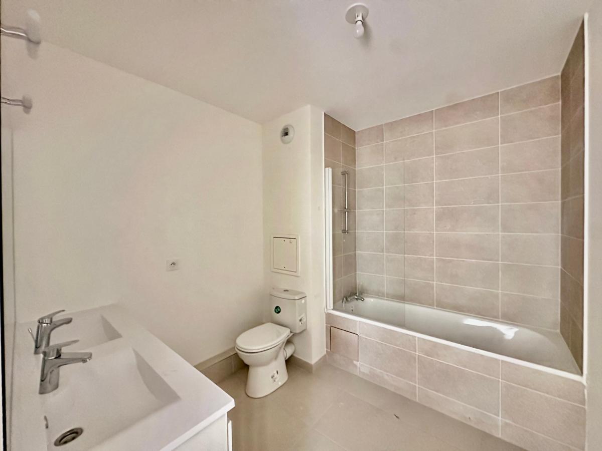 
																			4 pièces - 
																		1er étage - 79m² - 1 550,40 € - Photo #7