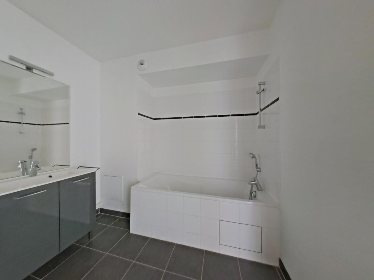 
																																							4 pièces - 
																																						4ème étage - 87m² - 980,99 € - Photo #6