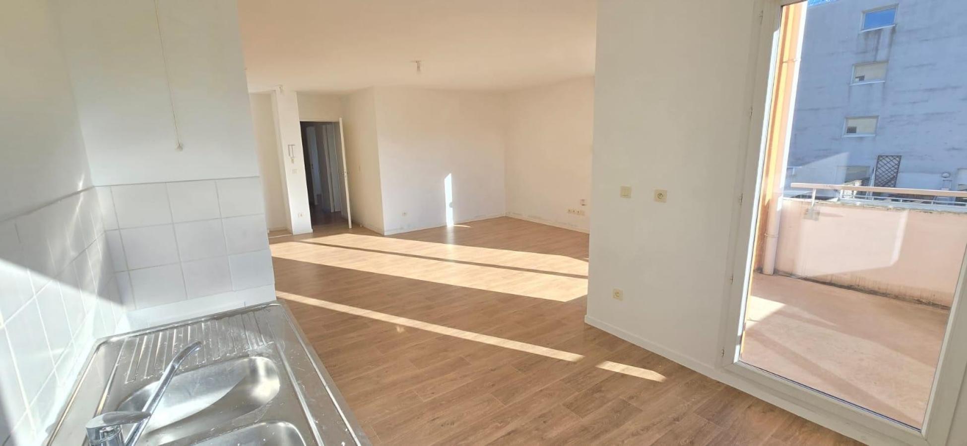 
																																							4 pièces - 
																																						5ème étage - 80m² - 1 002,81 € - Photo #3