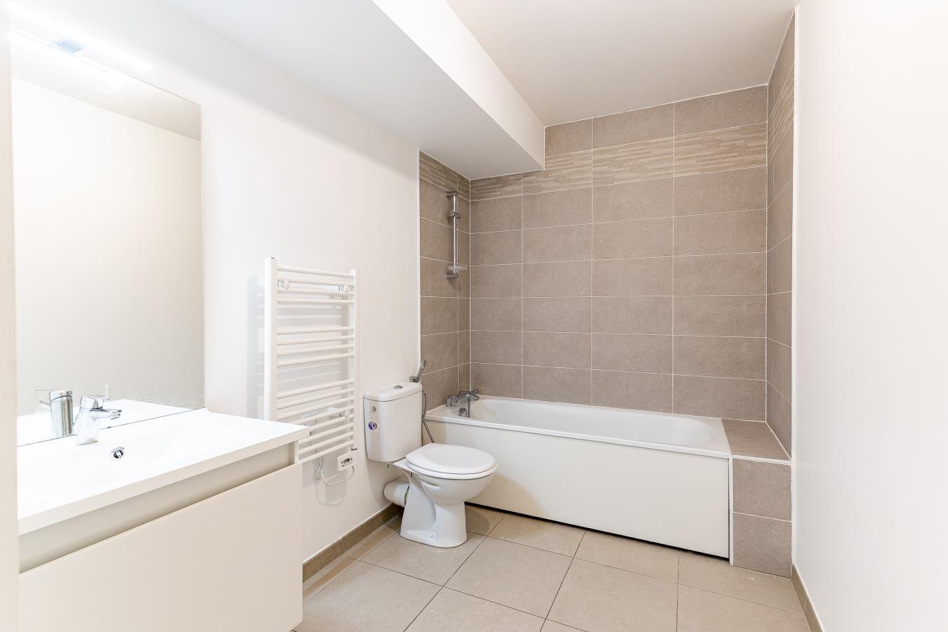 
																																							2 pièces - 
																																						1er étage - 49m² - 826,13 € - Photo #6