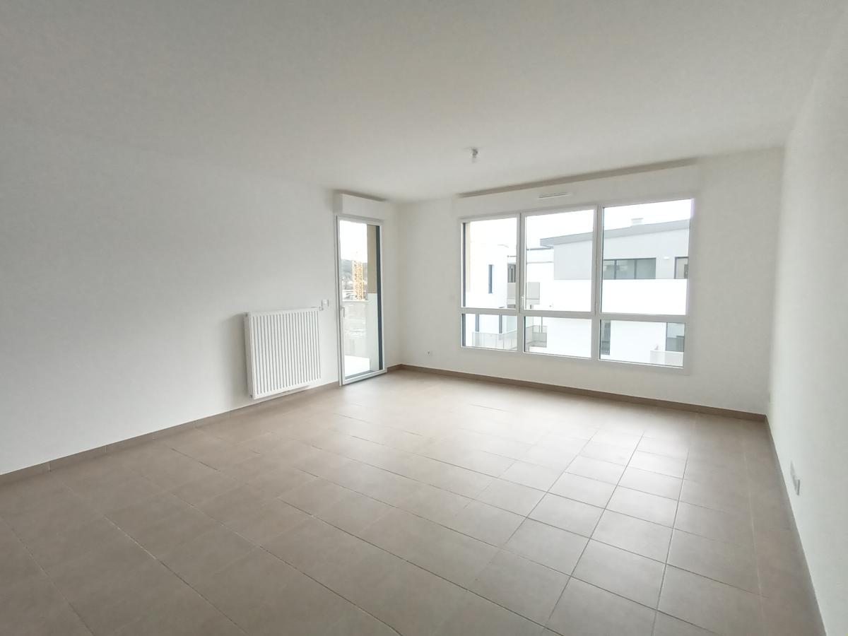 
																																							4 pièces - 
																																						3ème étage - 75m² - 942,32 € - Photo #1