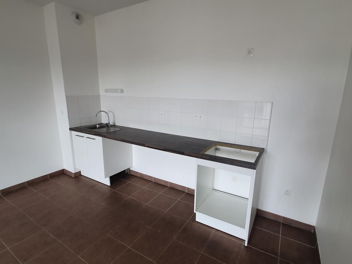 
																																							3 pièces - 
																																						RDC - 62m² - 821,93 € - Photo #2