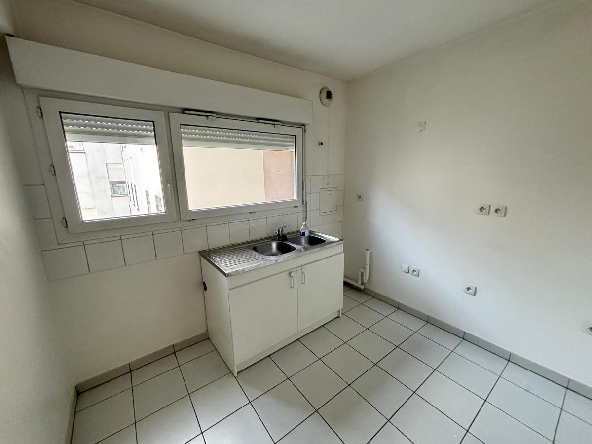 
																																							2 pièces - 
																																						3ème étage - 48m² - 856,88 € - Photo #2