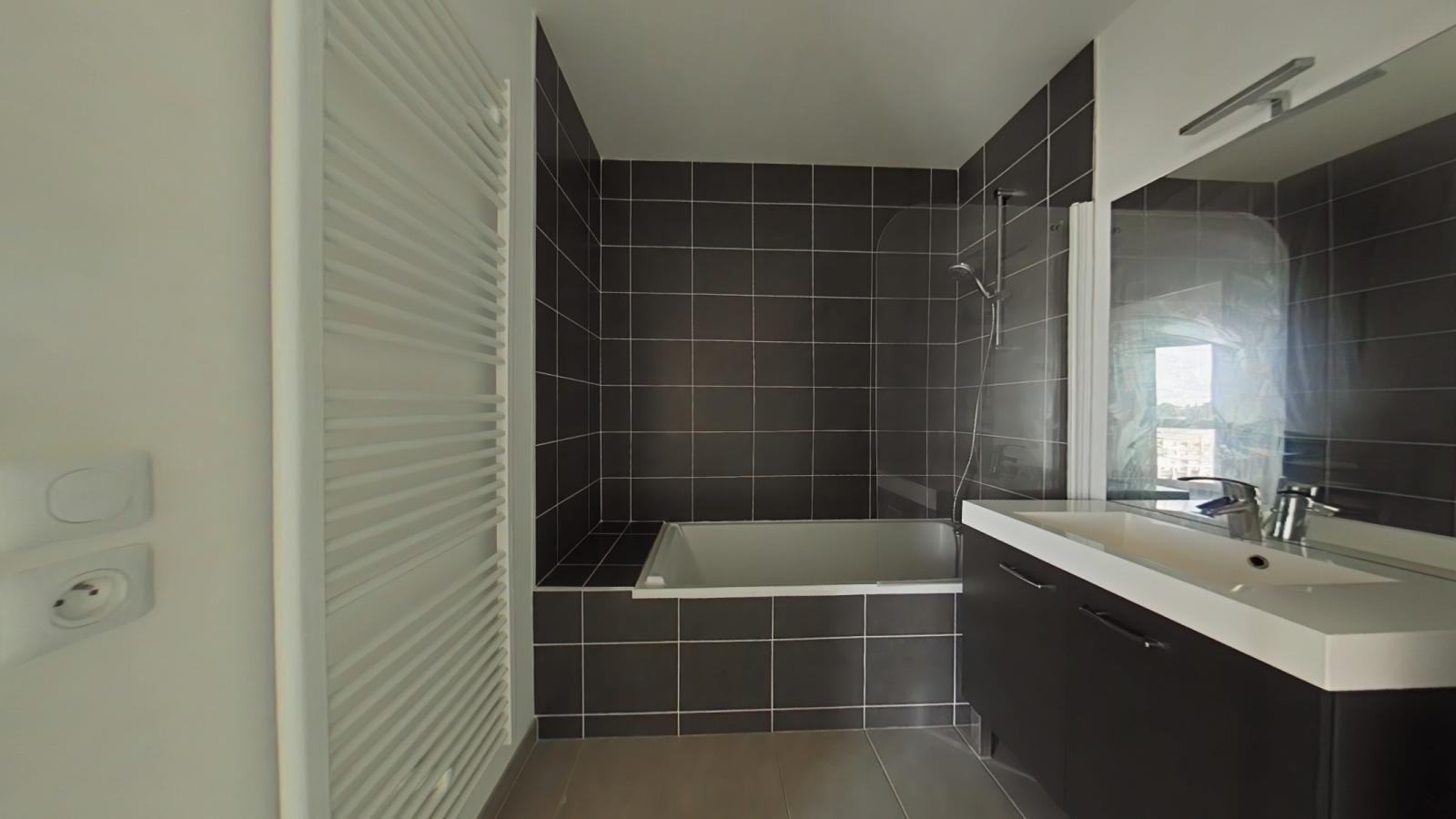 
																																							3 pièces - 
																																						11ème étage - 66m² - 894,52 € - Photo #4