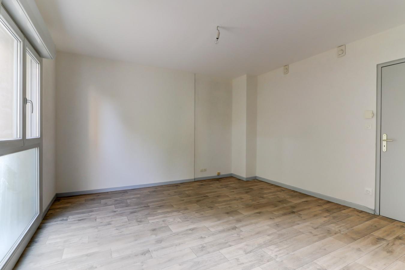 
																																							4 pièces - 
																																						4ème étage - 81m² - 635,75 € - Photo #5
