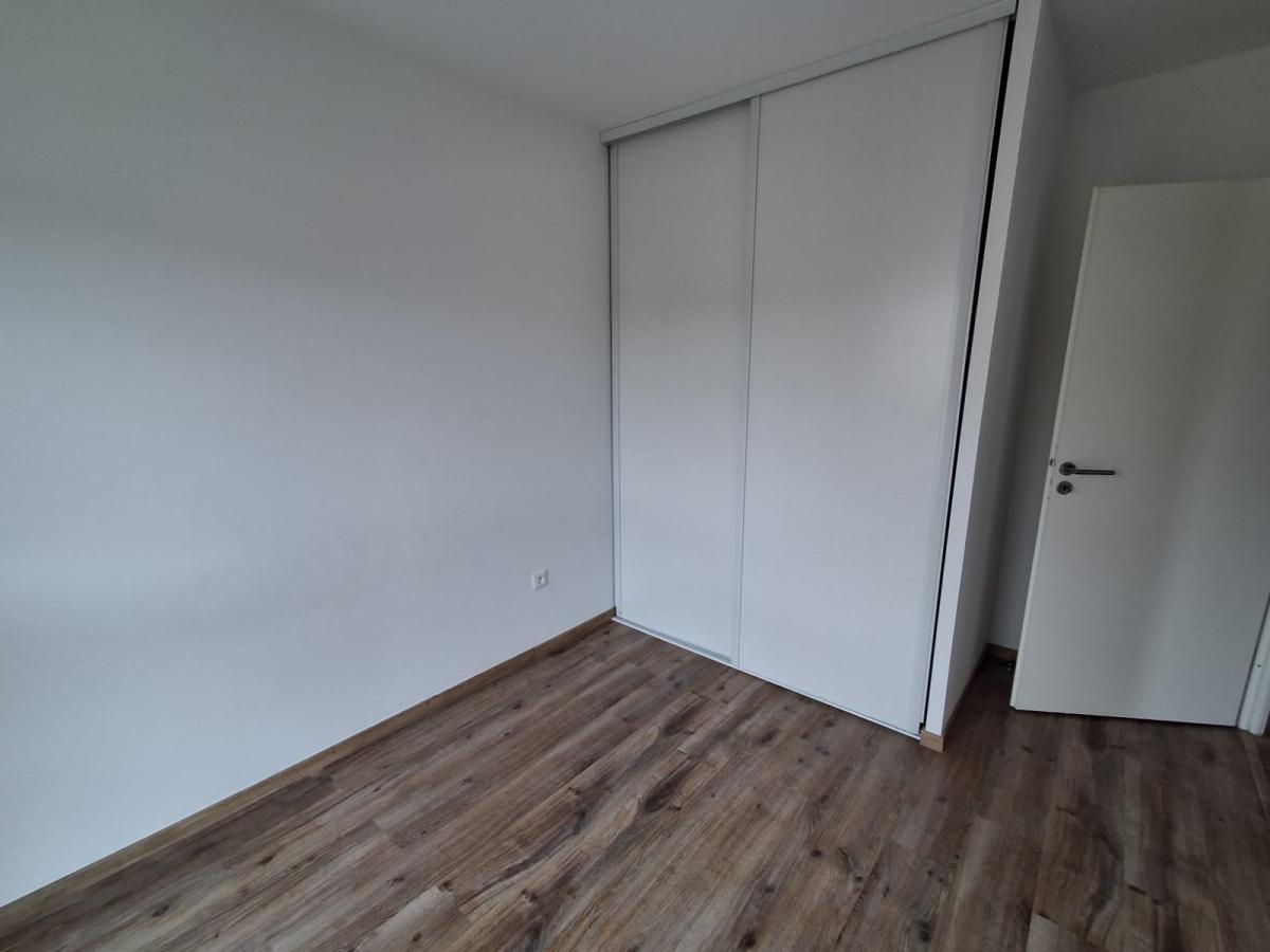 
																																							4 pièces - 
																																						RDC - 82m² - 1 038,23 € - Photo #5