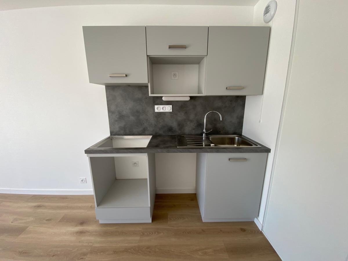 
																																							4 pièces - 
																																						RDC - 84m² - 953,43 € - Photo #2