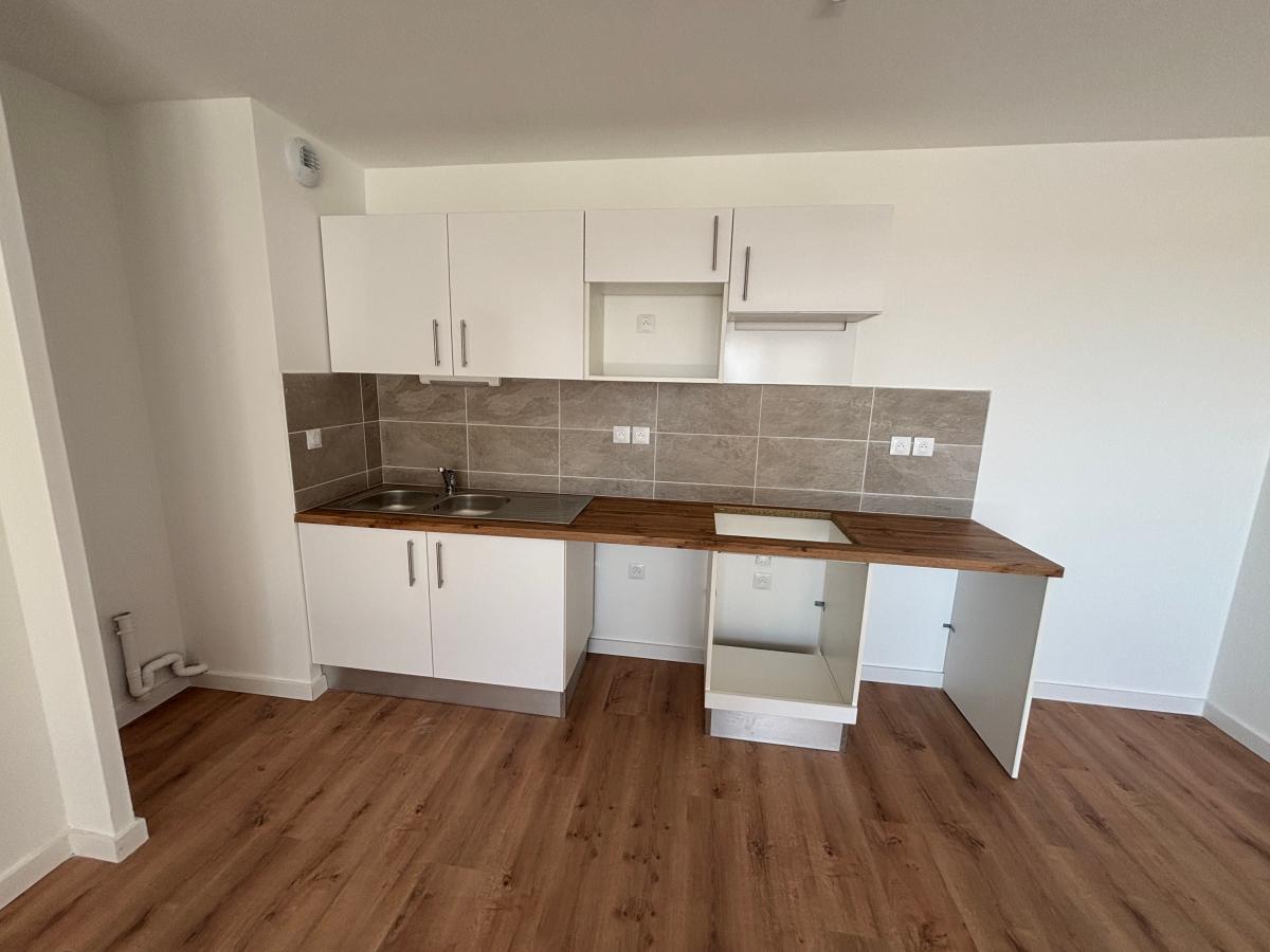 
																			3 pièces - 
																		RDC - 64m² - 767,65 € - Photo #1