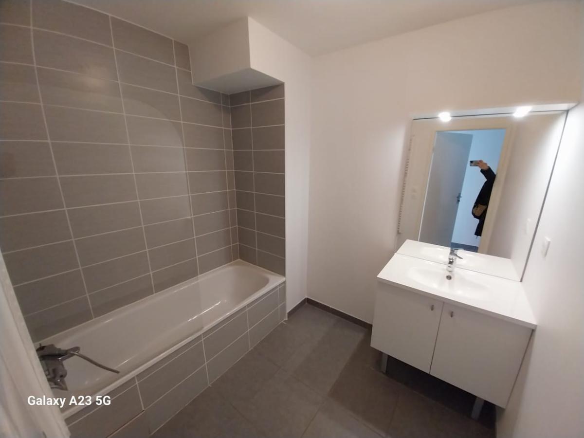 
																																							4 pièces - 
																																						3ème étage - 80m² - 766,50 € - Photo #4