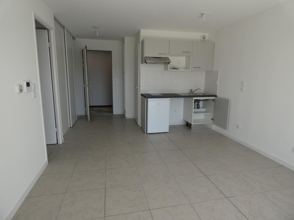 
																																							2 pièces - 
																																						RDC - 42m² - 630,32 € - Photo #2