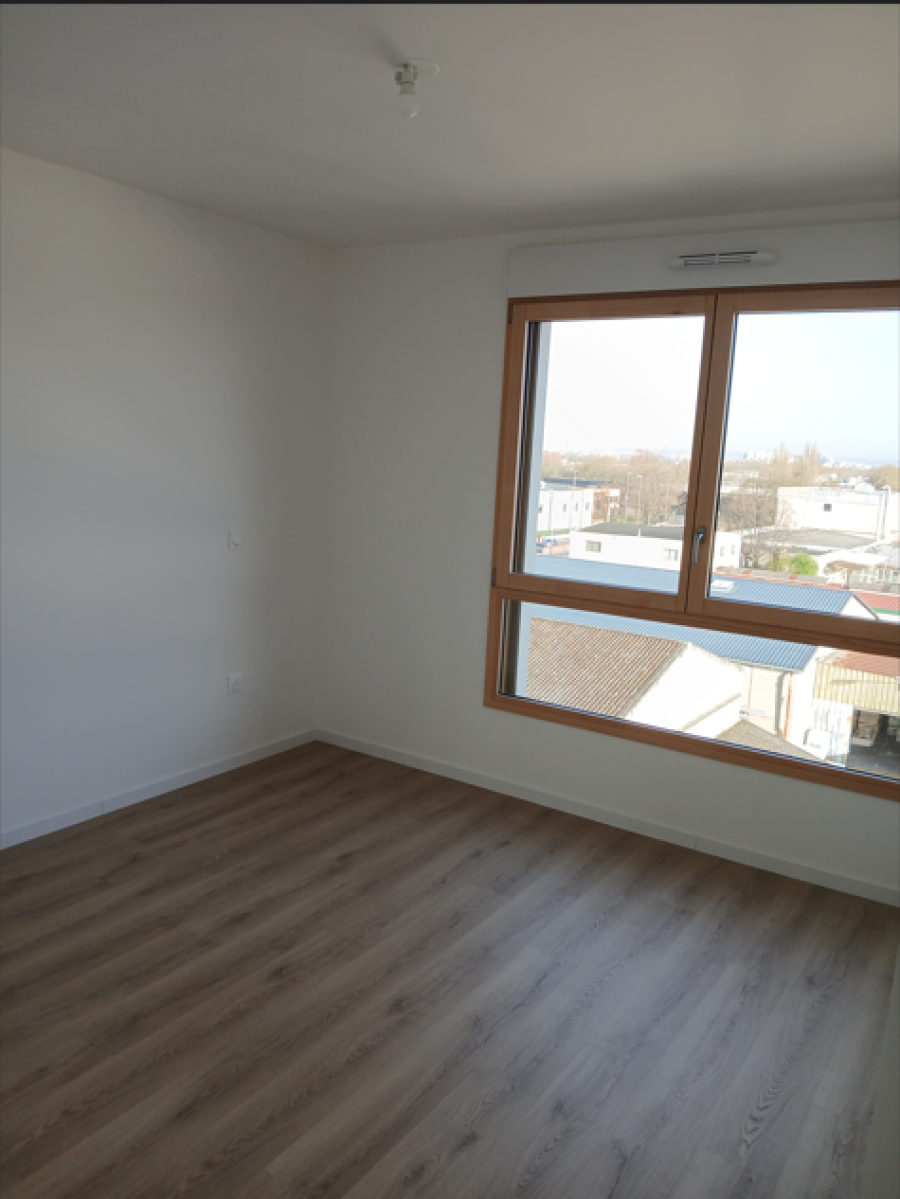 
																																							3 pièces - 
																																						4ème étage - 64m² - 1 452,95 € - Photo #2