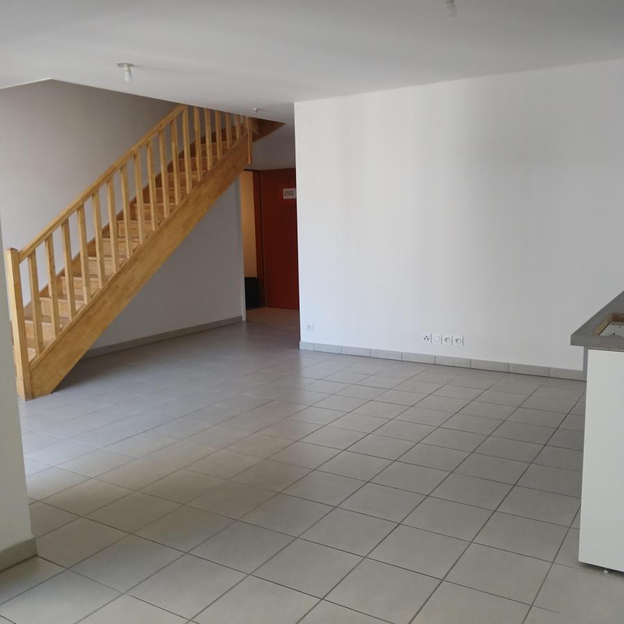 
																			3 pièces - 
																		3ème étage - 75m² - 981,61 € - Photo #1