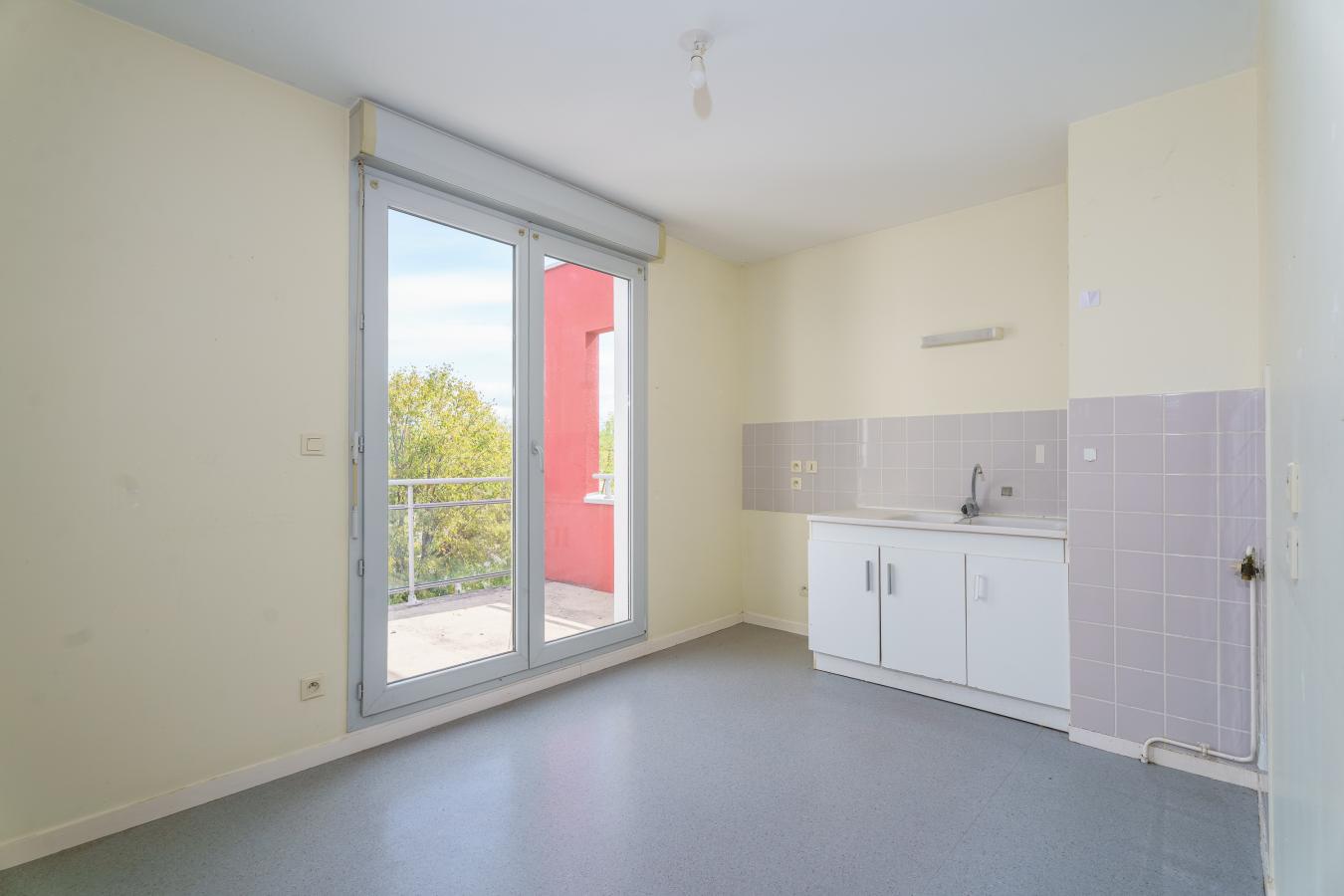 
																																							3 pièces - 
																																						2ème étage - 75m² - 160 300 € - Photo #2