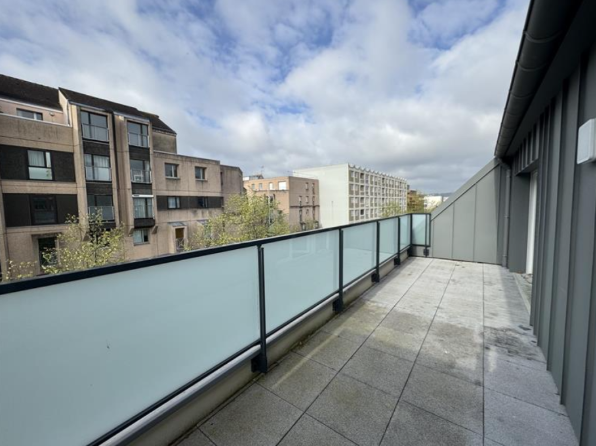 
																																							4 pièces - 
																																						4ème étage - 84m² - 1 002,32 € - Photo #2