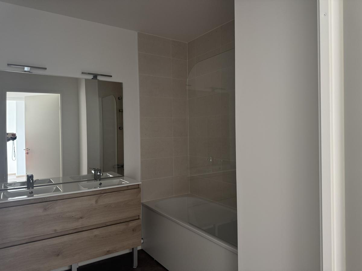 4 pièces - 4ème étage - 79m² - 1 026,17 € - Photo #2