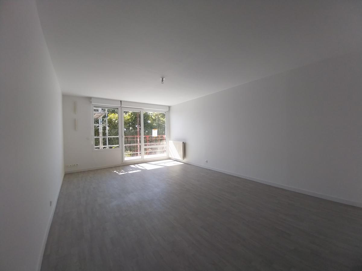 
																																							4 pièces - 
																																						4ème étage - 92m² - 1 072,11 € - Photo #2