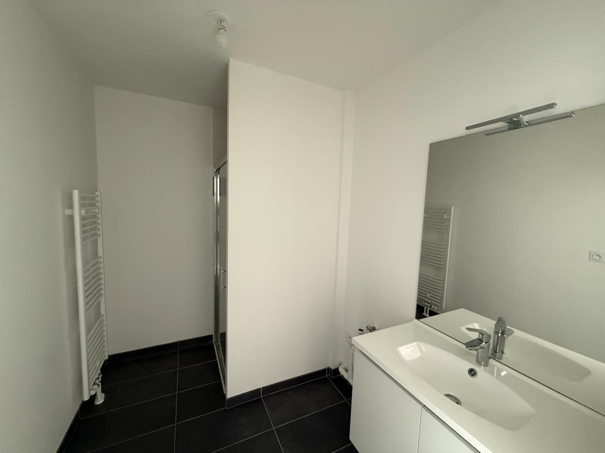 2 pièces - 3ème étage - 45m² - 605,70 € - Photo #3