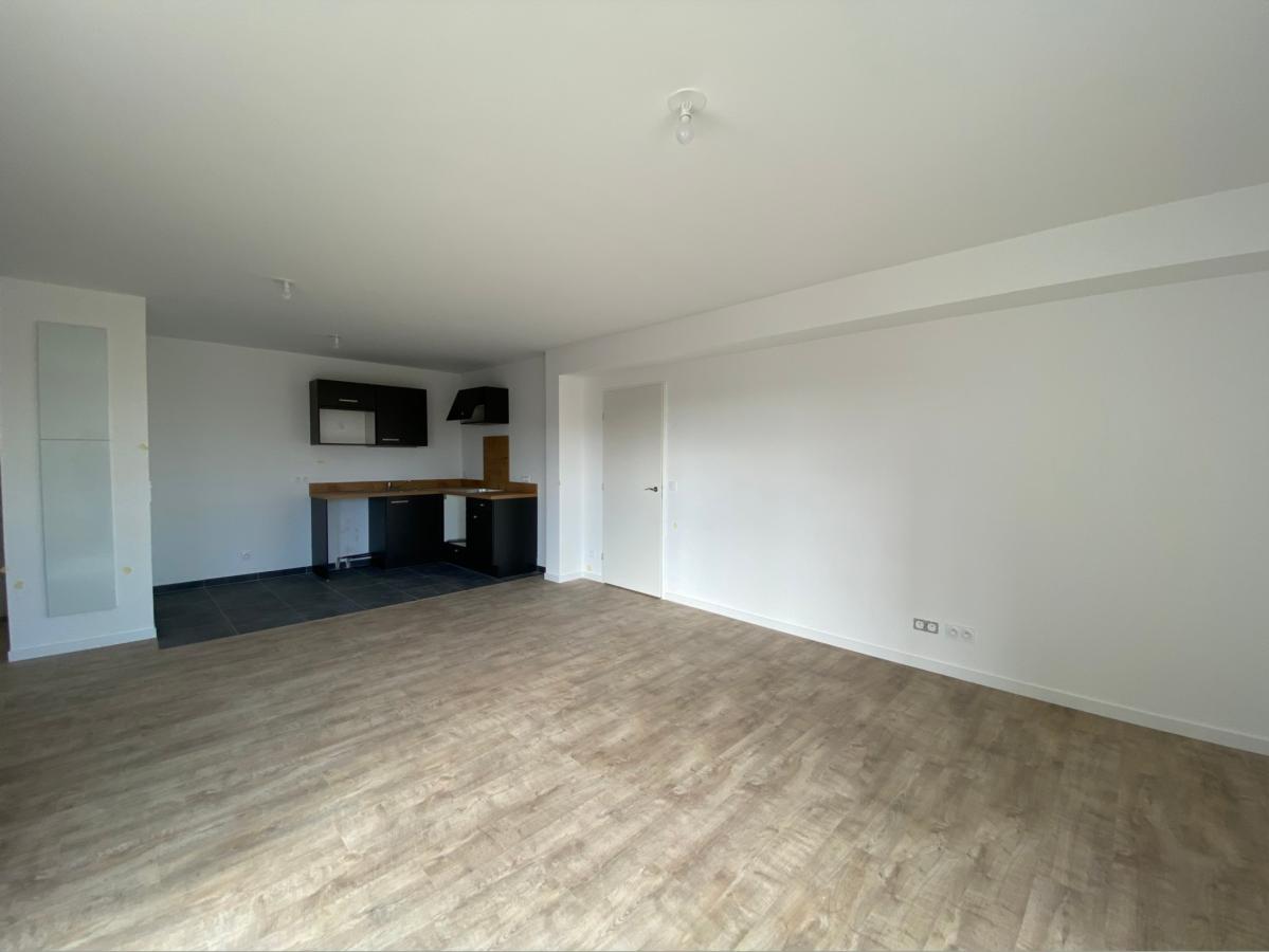 
																																							3 pièces - 
																																						3ème étage - 69m² - 1 074,15 € - Photo #2