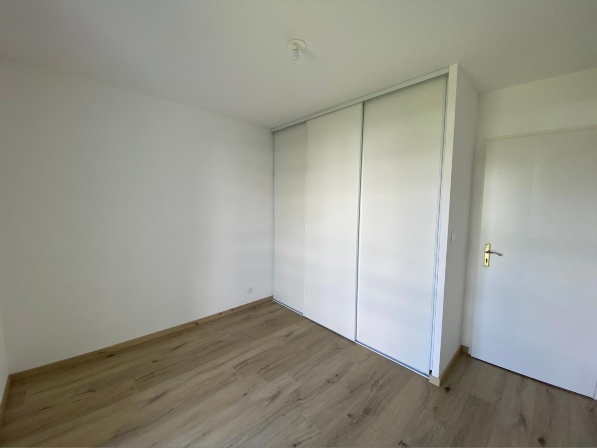 
																																							3 pièces - 
																																						1er étage - 69m² - 914,55 € - Photo #6