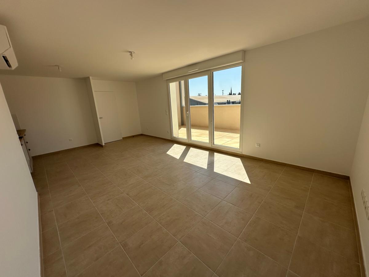 4 pièces - 2ème étage - 74m² - 853,43 € - Photo #1