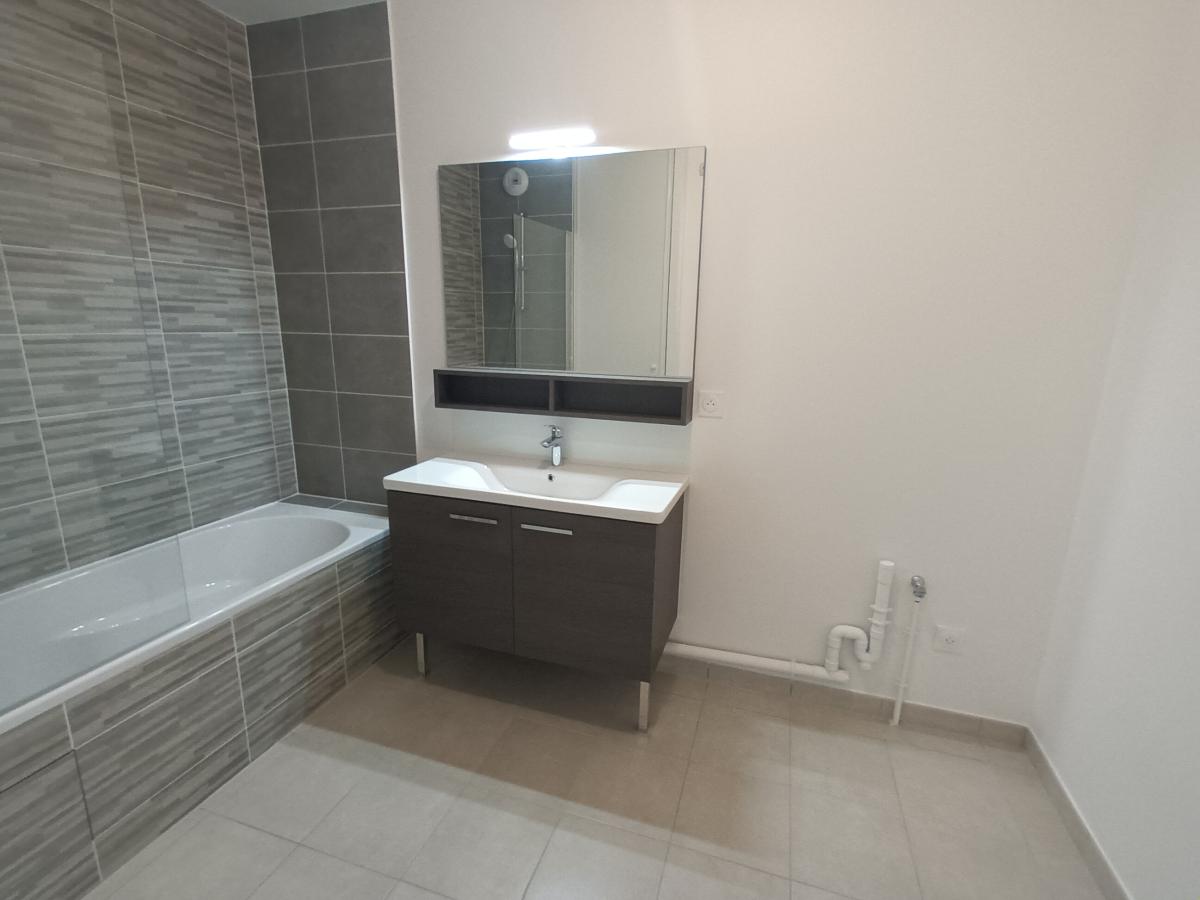 
																																							3 pièces - 
																																						1er étage - 62m² - 912,75 € - Photo #5