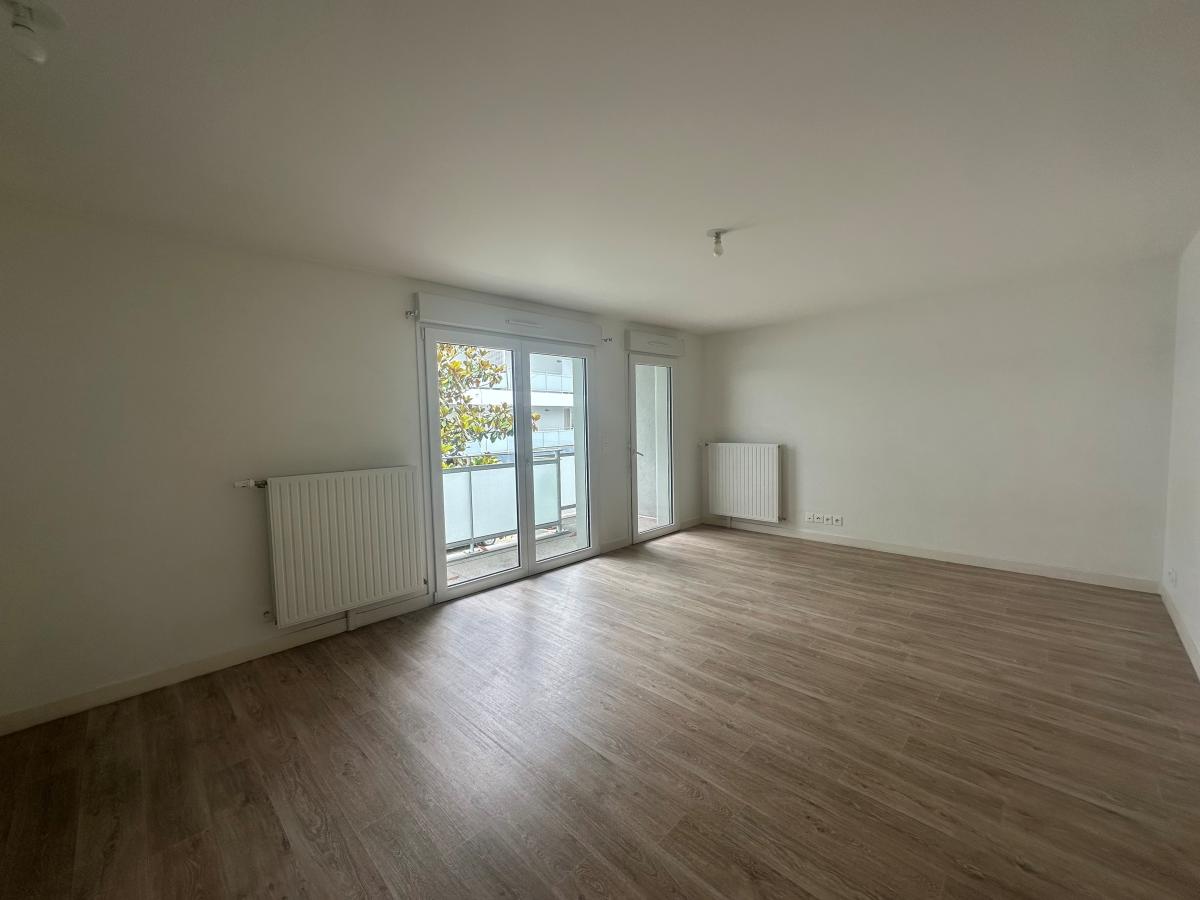 
																																							1 pièce - 
																																						1er étage - 34m² - 447,16 € - Photo #4